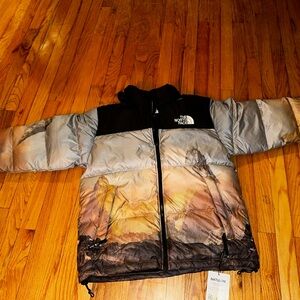 THE NORTH FACE 1996 Collection FW23 Down Jacket Unisex All Over Mountain Print